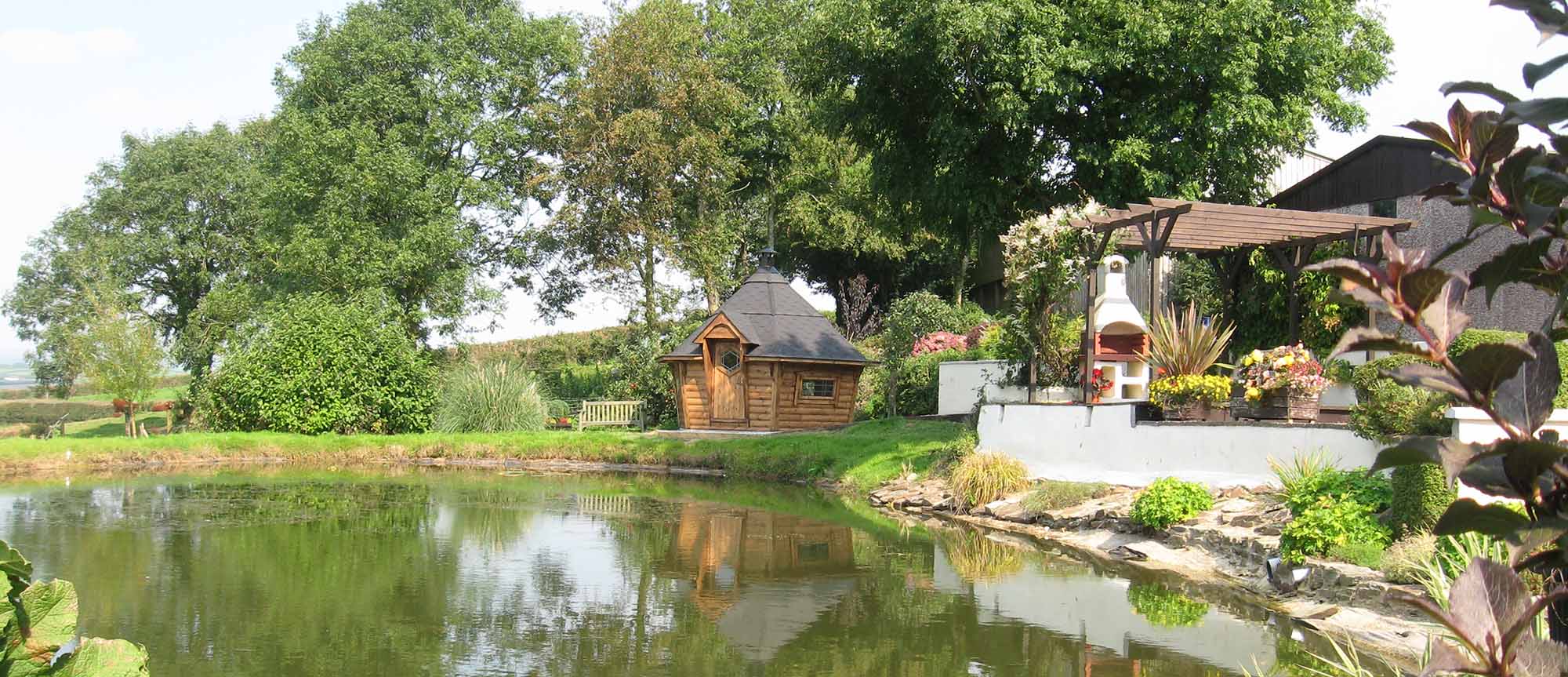 bbq lodge by lake